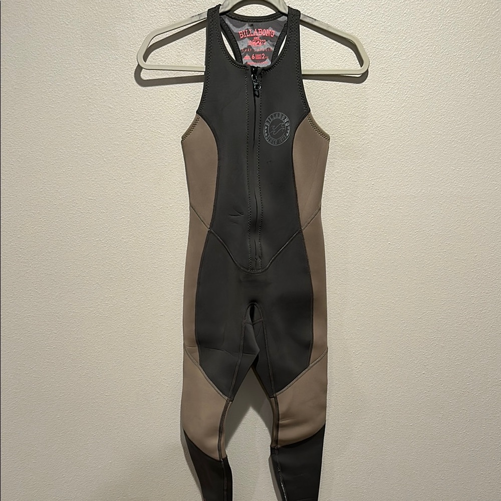 Billabong Two-Tone Wetsuit  Size: 2